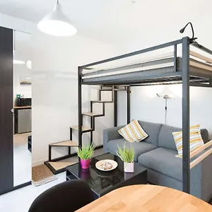 Functional Near Montmartre Appartement